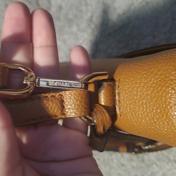 Michael Kors Purse Crossbody *free shipping* - Picture 6 of 12